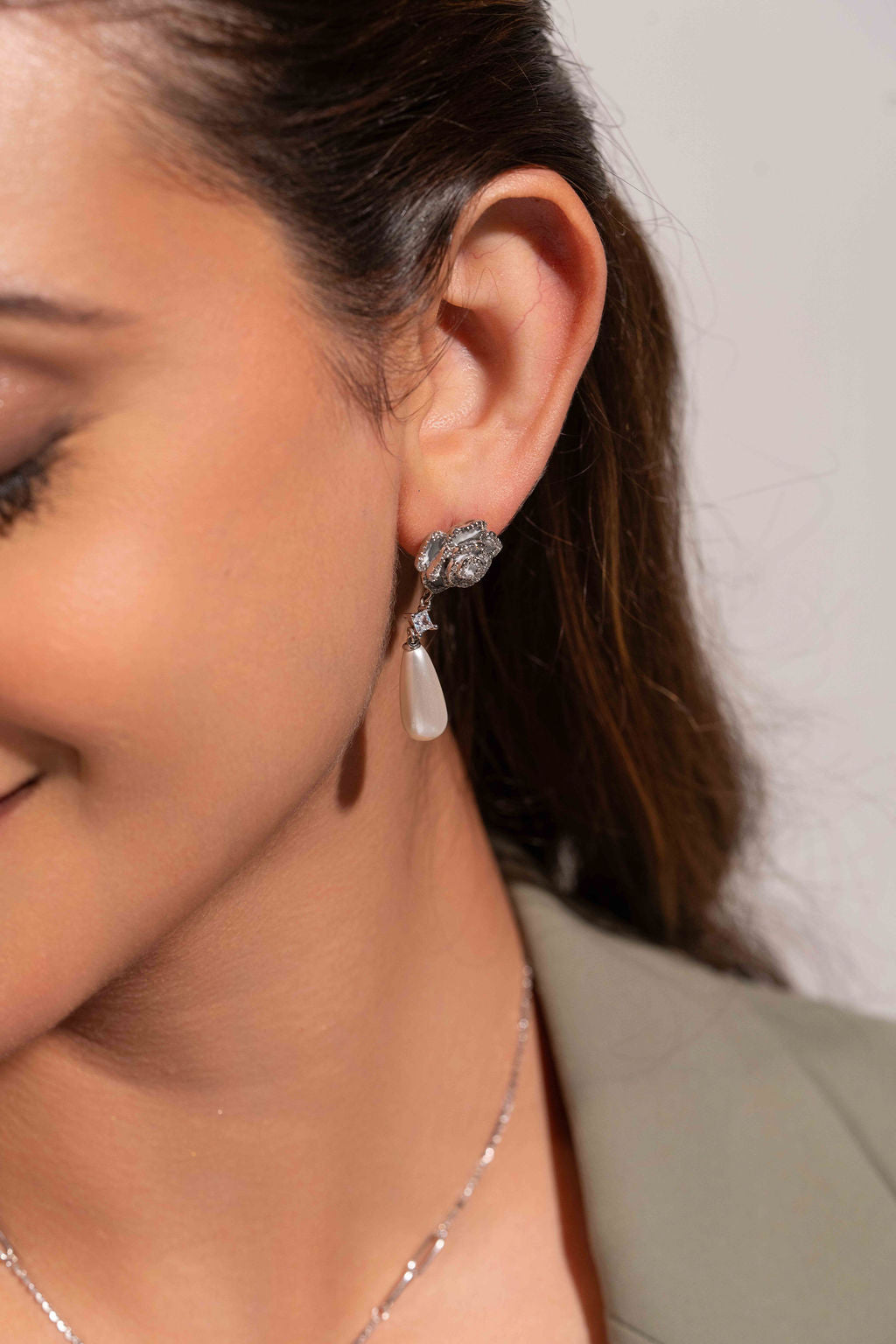 MidnoraEarringsGirl