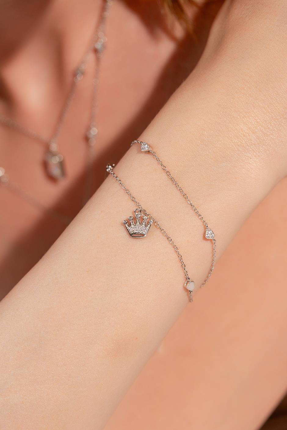 Queen's Loop Bracelet